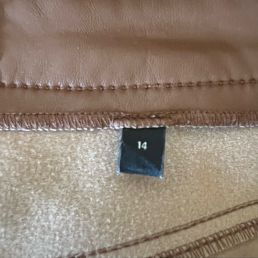 Women’s Size 14 Tan Brown Signature by Reitmans Faux Leather Pants | GUC 🤎👖 - Picture 5 of 10